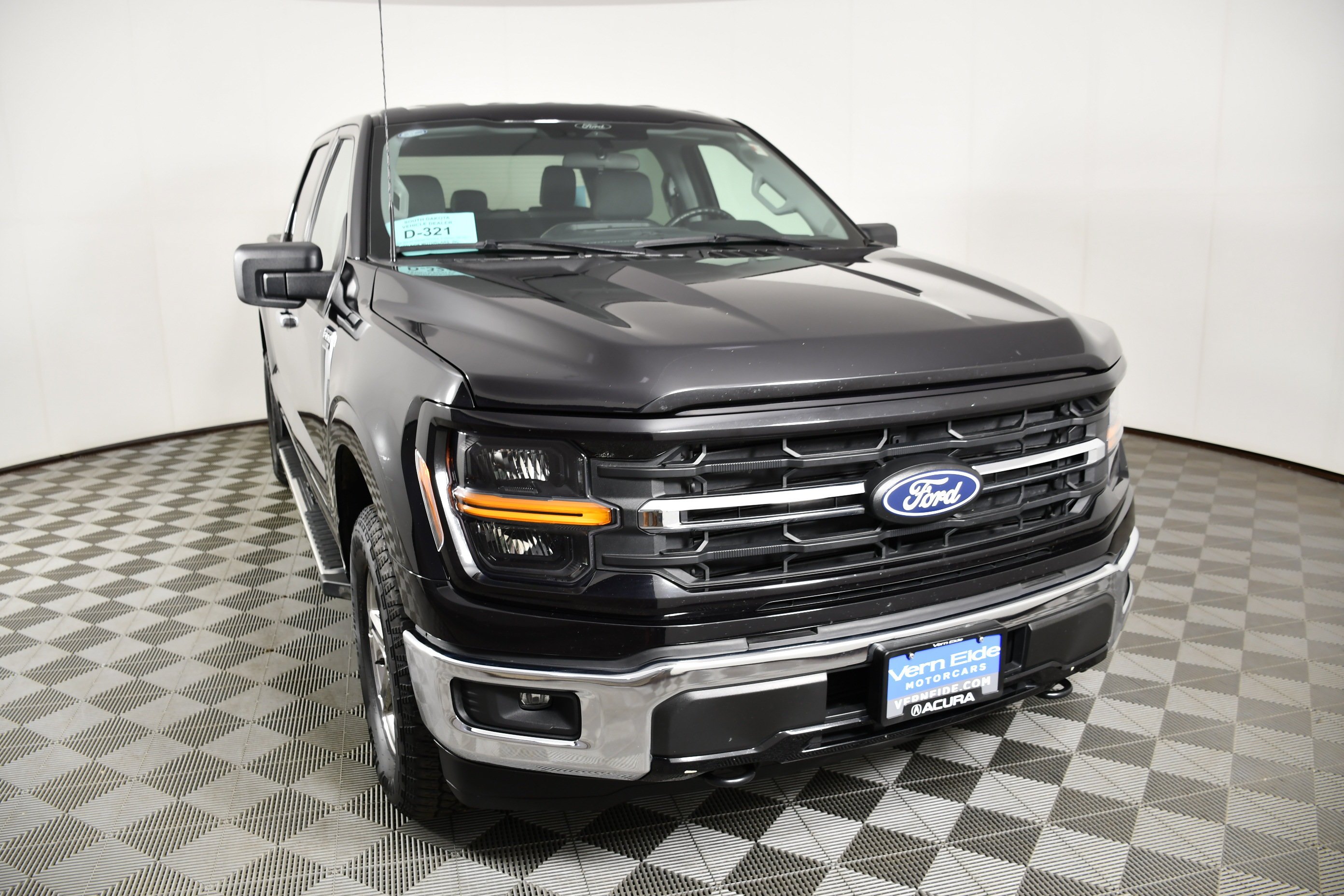 Used 2025 Black Metallic Ford XLT image 3