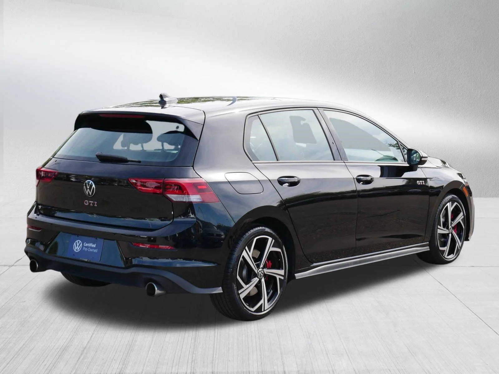 Certified Used 2025 Mythos Black Metallic Volkswagen SE image 7
