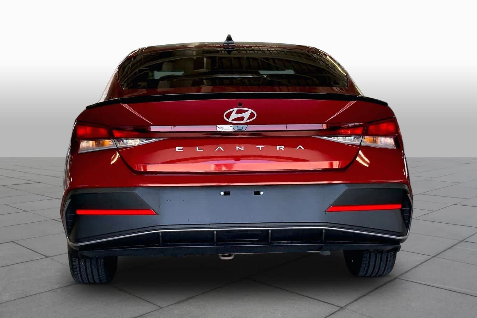 Used 2025 Ultimate Red Hyundai SEL Sport image 5