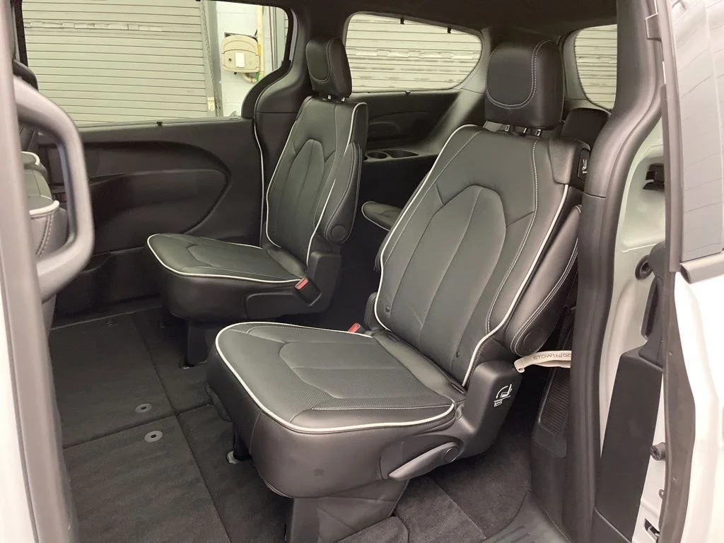 New 2026 White Chrysler Limited image 19