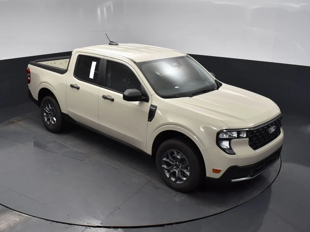 New 2025 Beige Ford XLT image 36