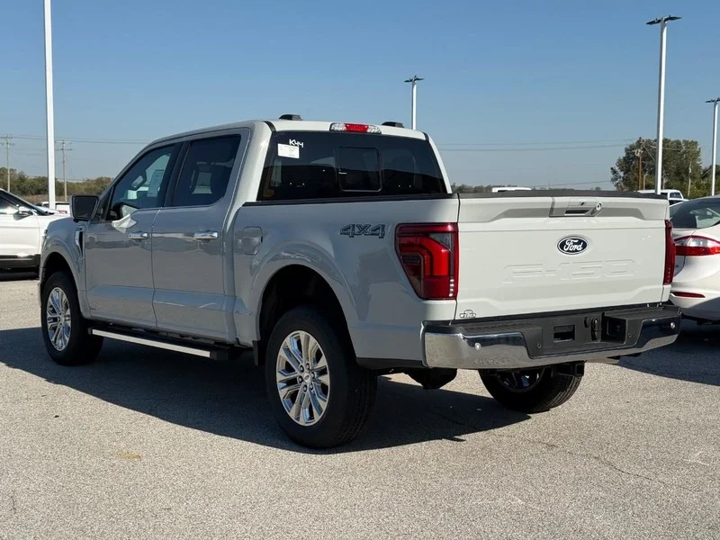 New 2026 Avalanche Ford LARIAT 4WD SuperCrew 5.5