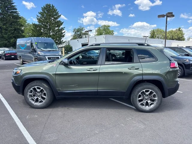 Used 2021 Green Jeep Trailhawk image 3