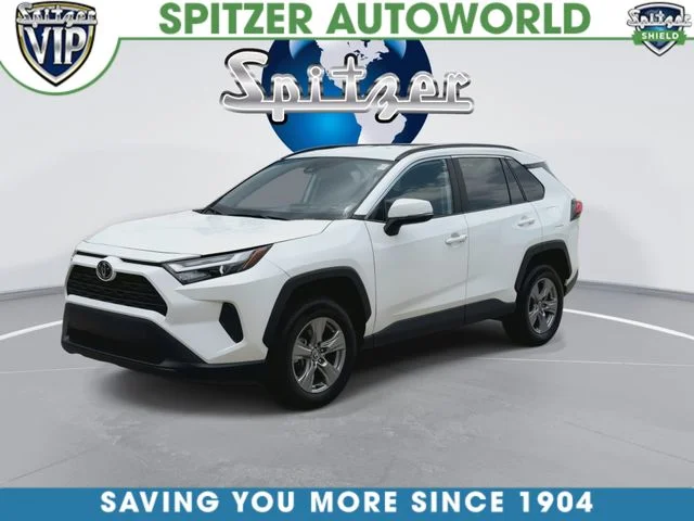 Used 2025 White Toyota XLE image 4