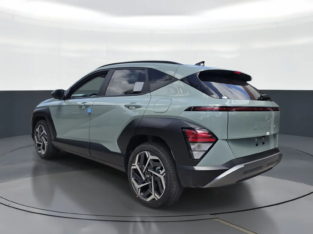 New 2027 Green Hyundai SEL Premium image 4