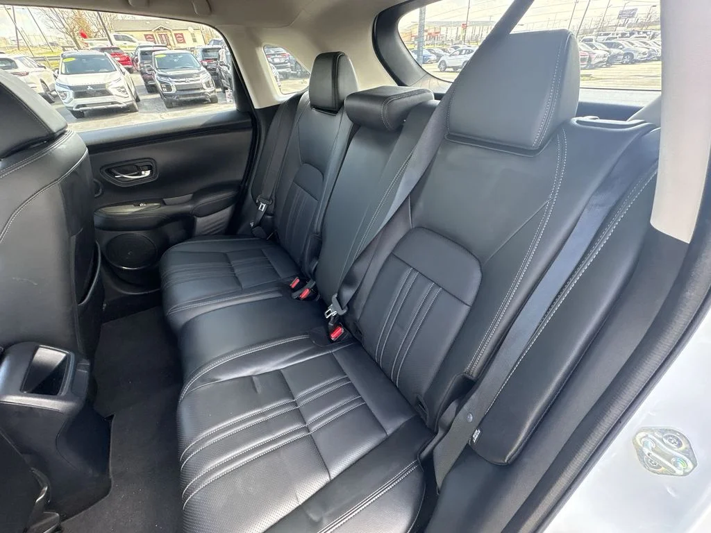 Used 2023 White Honda EX-L image 23