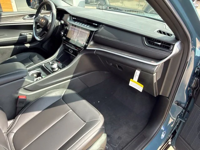 New 2027 Gray Jeep Limited image 30