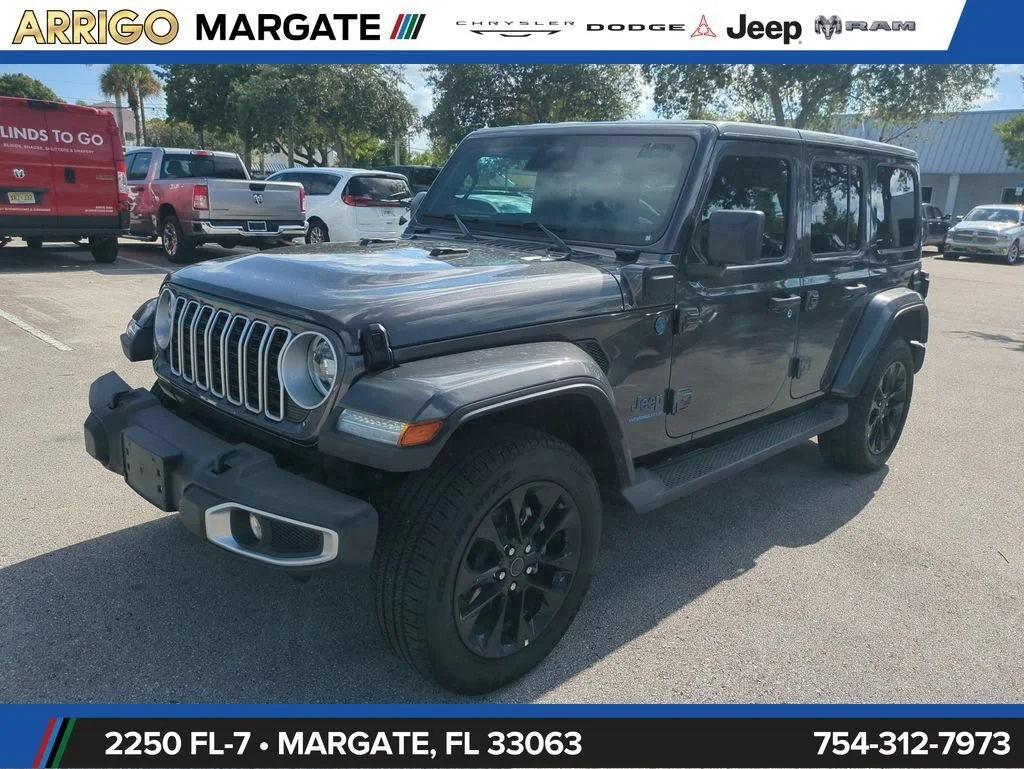 Used 2025 Granite Crystal Metallic Clearcoat Jeep Sahara image 10