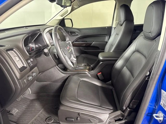 Used 2022 Blue Metallic GMC Elevation image 11