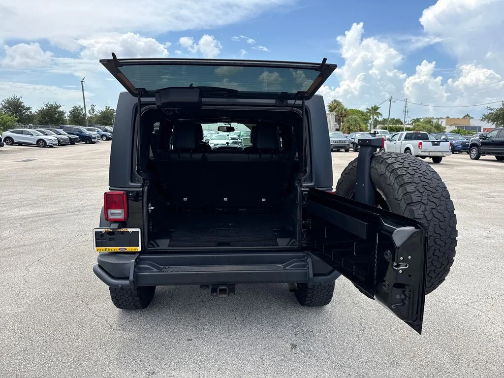 Used 2016 Black Jeep Unlimited Sahara image 23