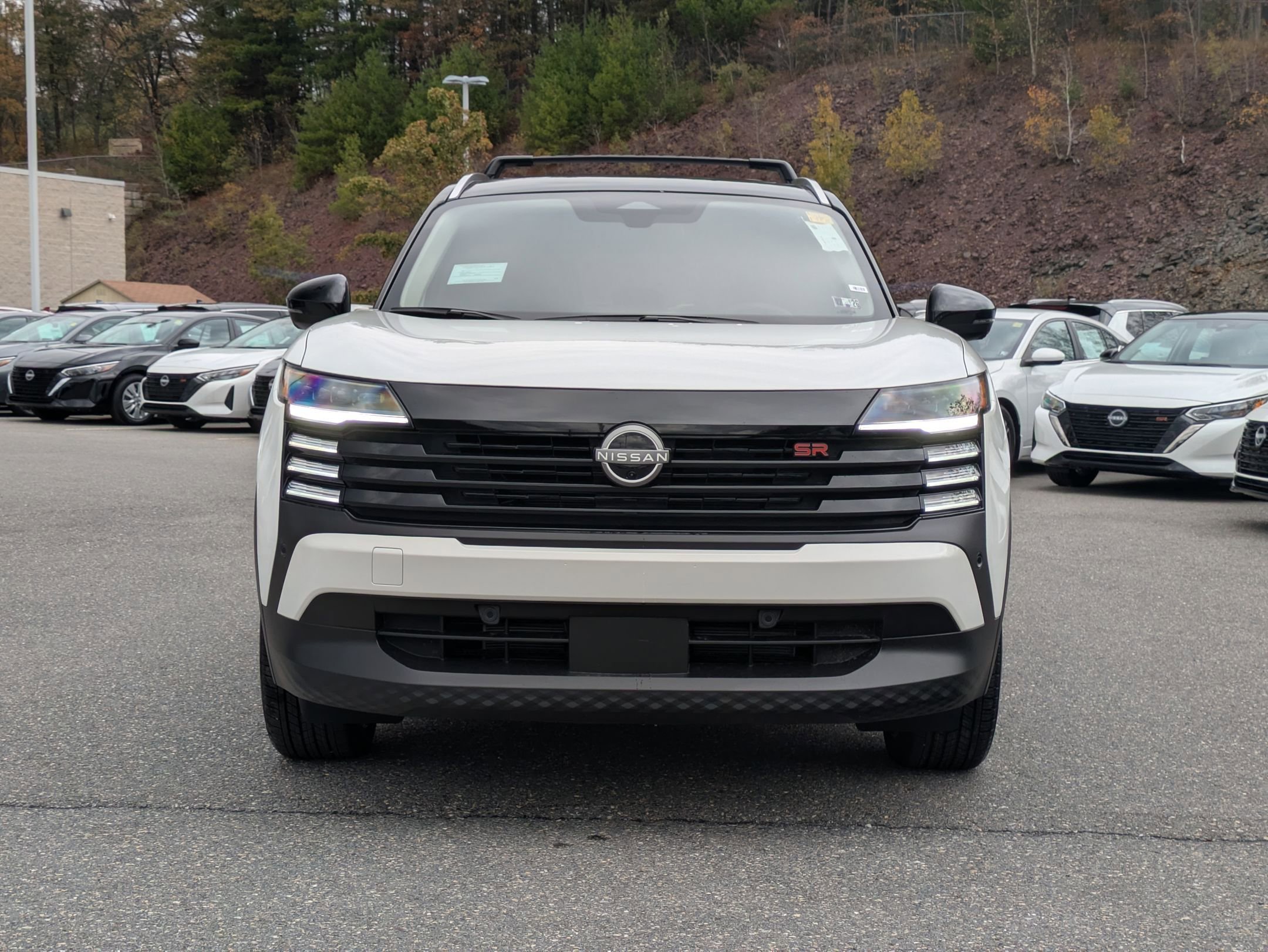 2026 Nissan Kicks SR photo 2