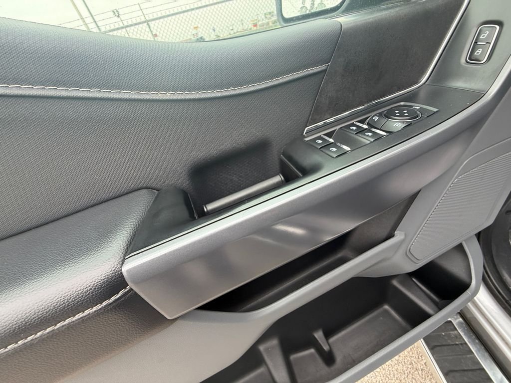 Used 2025 Silver Ford XLT image 11