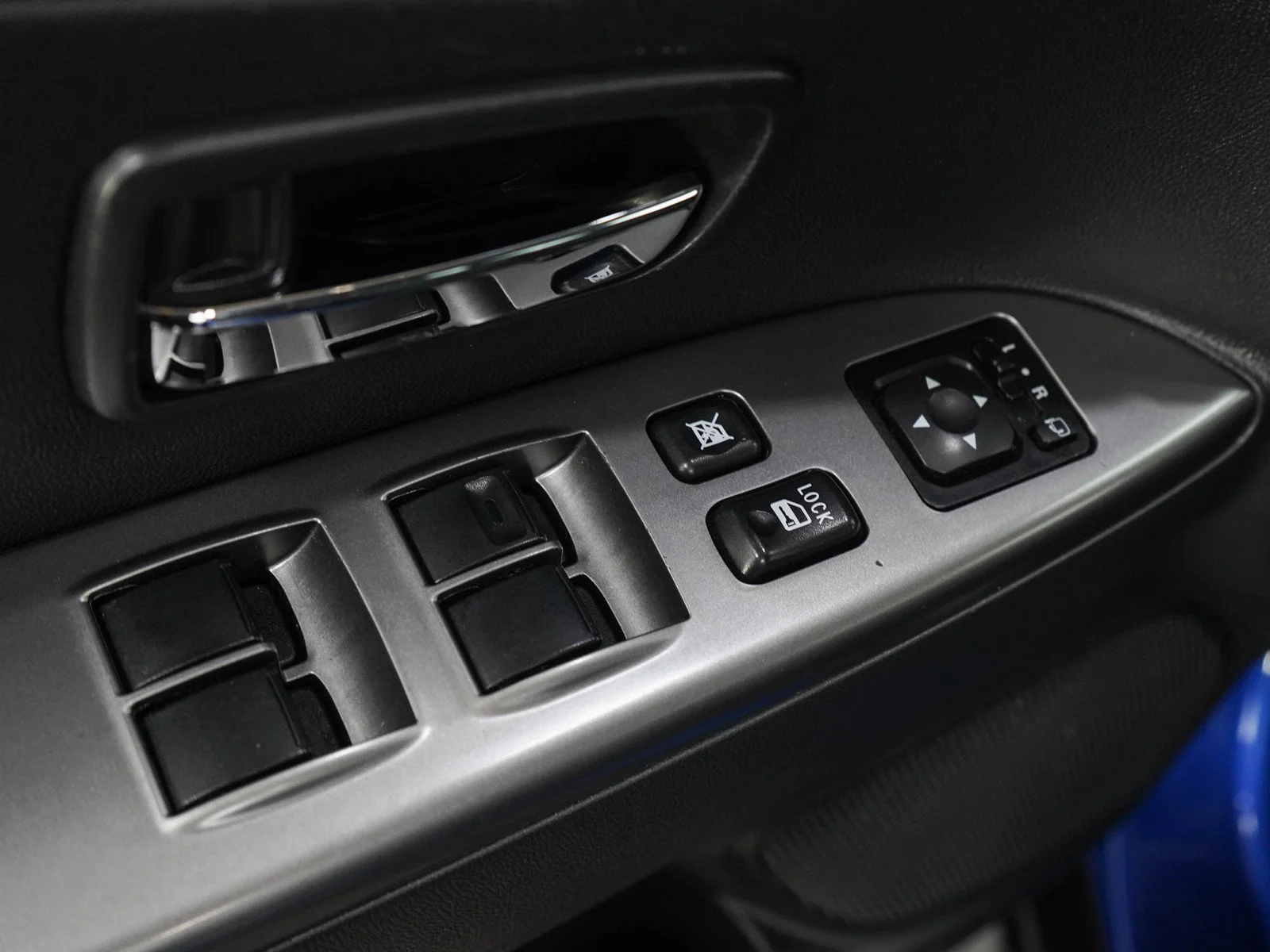 Used 2024 Blue Mitsubishi SE image 20