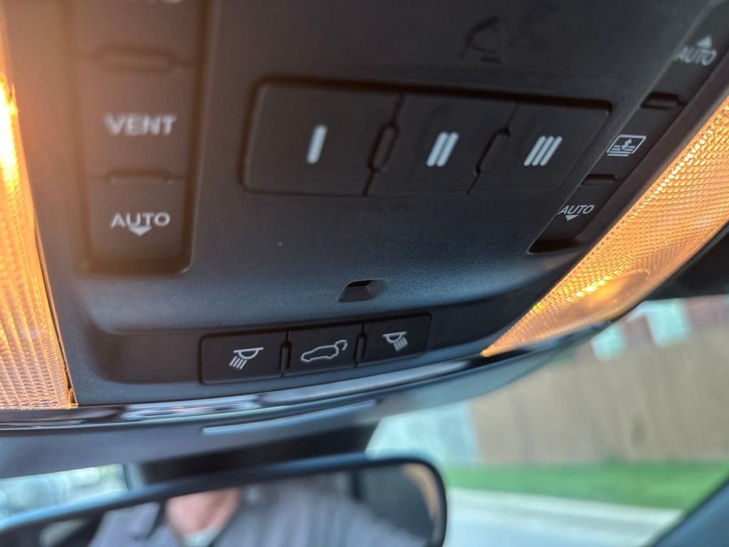 Used 2018 White Jeep Limited image 33