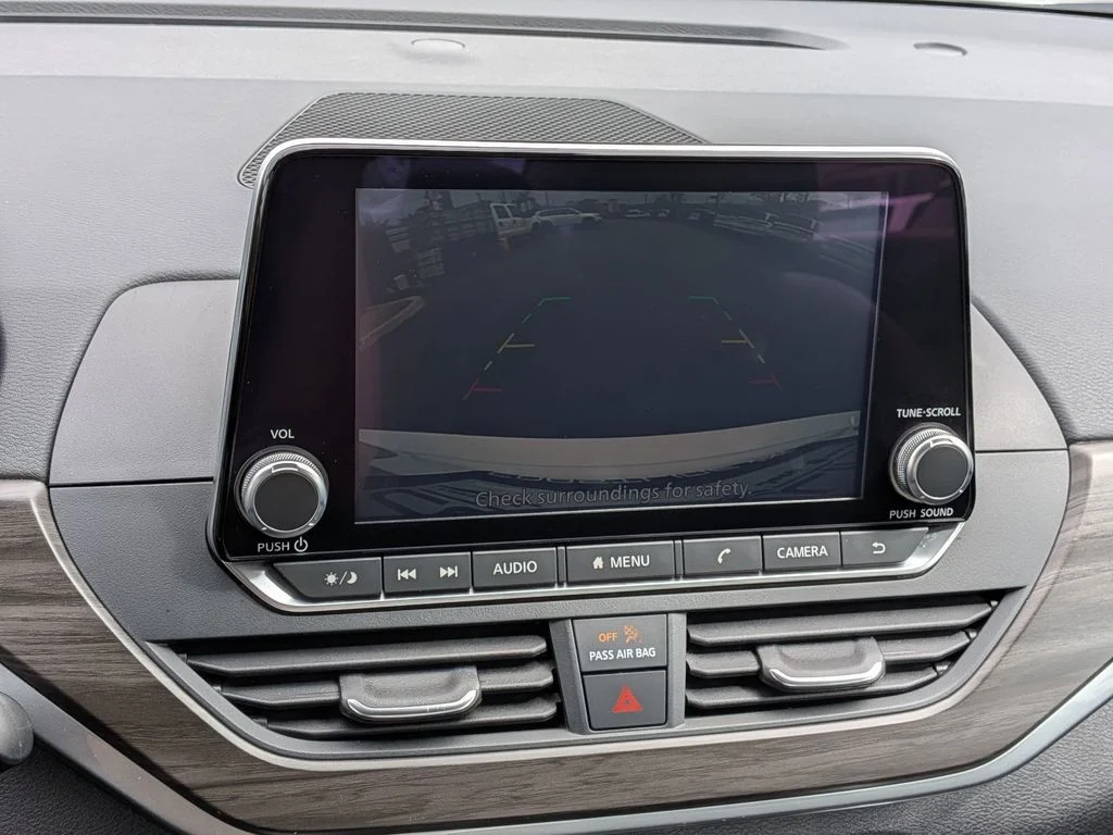 Used 2025 White Nissan 2.5 SV image 16