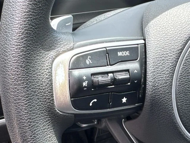 Used 2024 White Kia LX image 29