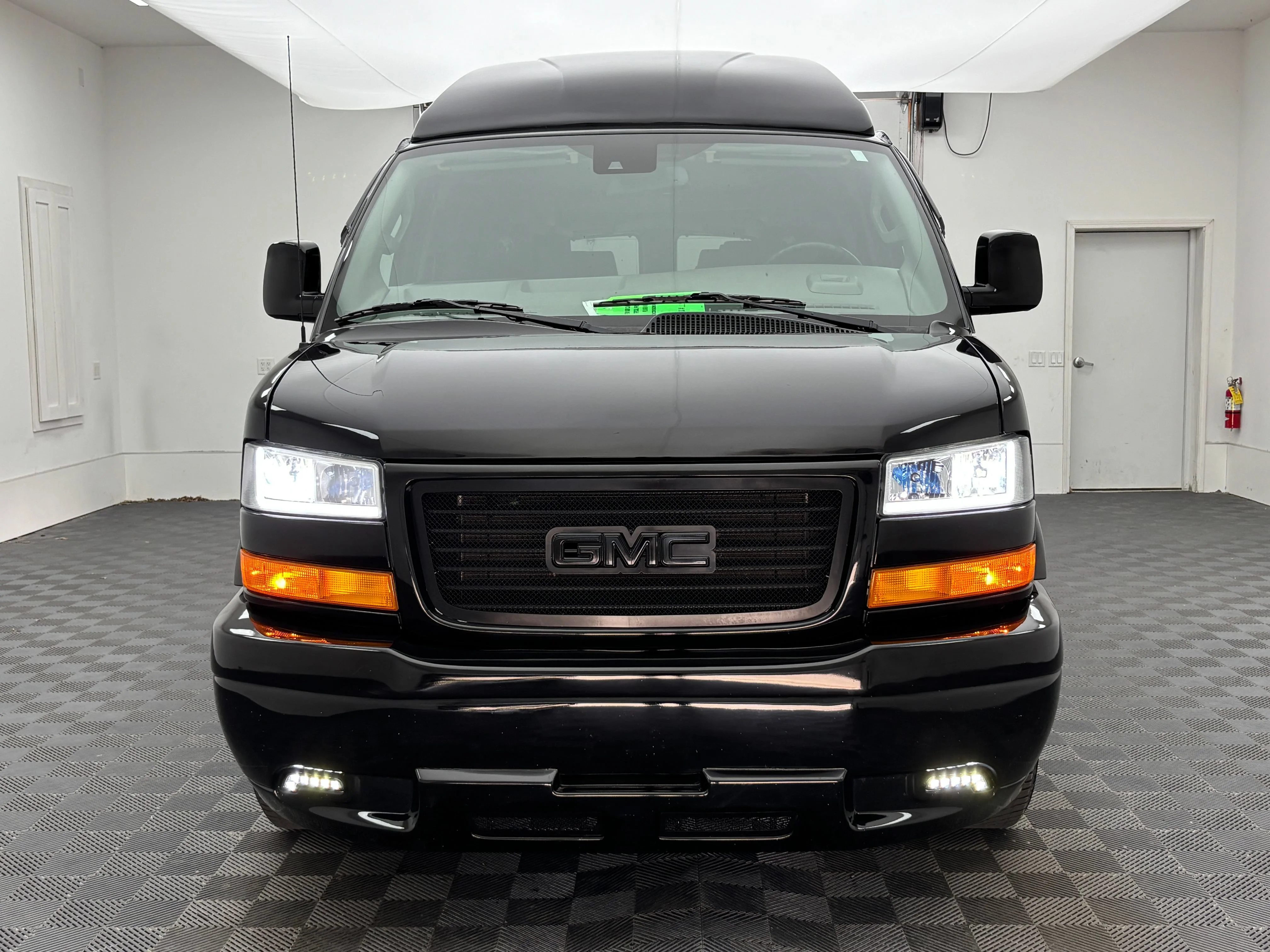 Used 2025 Onyx Black GMC Work Van image 5