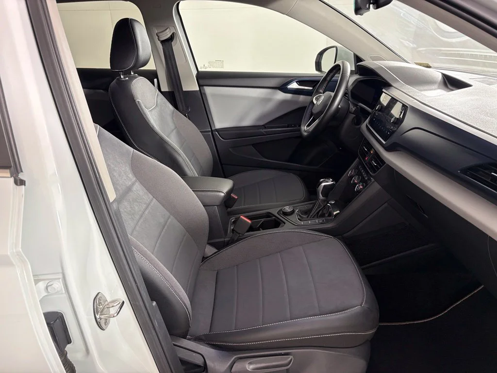 Used 2023 White Volkswagen 1.5T SE image 41