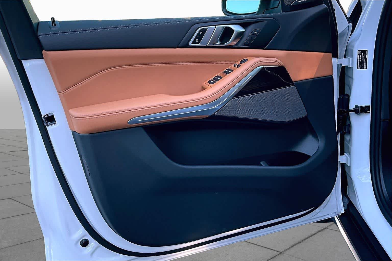 New 2026 Mineral White Metallic BMW xDrive40i image 10