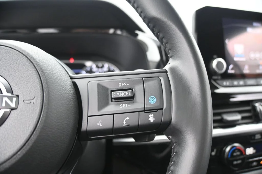 Used 2025 Super Black Nissan SV image 26