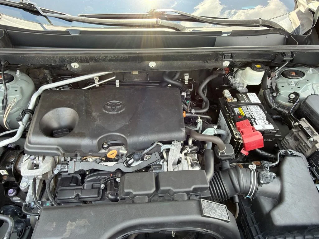 Used 2020  Toyota Adventure image 14
