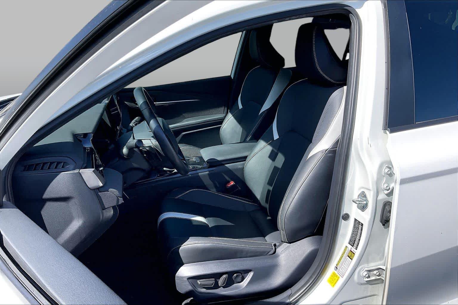 Certified Used 2025 Ice Cap Toyota SE image 7
