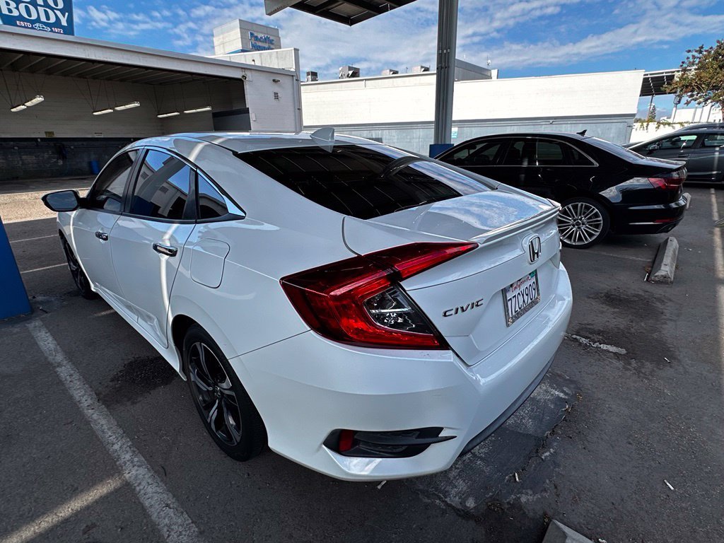 Used 2017 White Orchid Pearl Honda Touring image 26