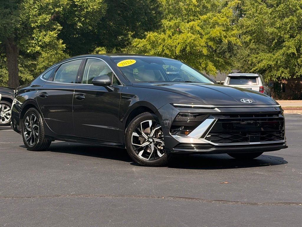 Used 2025 Gray Hyundai SEL image 2