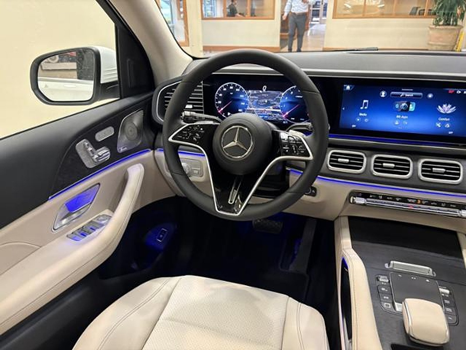 New 2026 MANUFAKTUR Moonlight White Metallic Mercedes-Benz  image 14