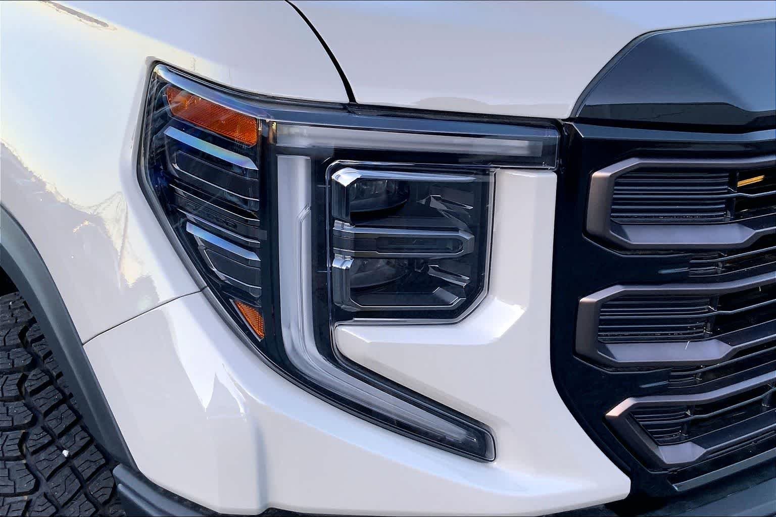 2026 GMC Sierra 1500 AT4X - Photo 13