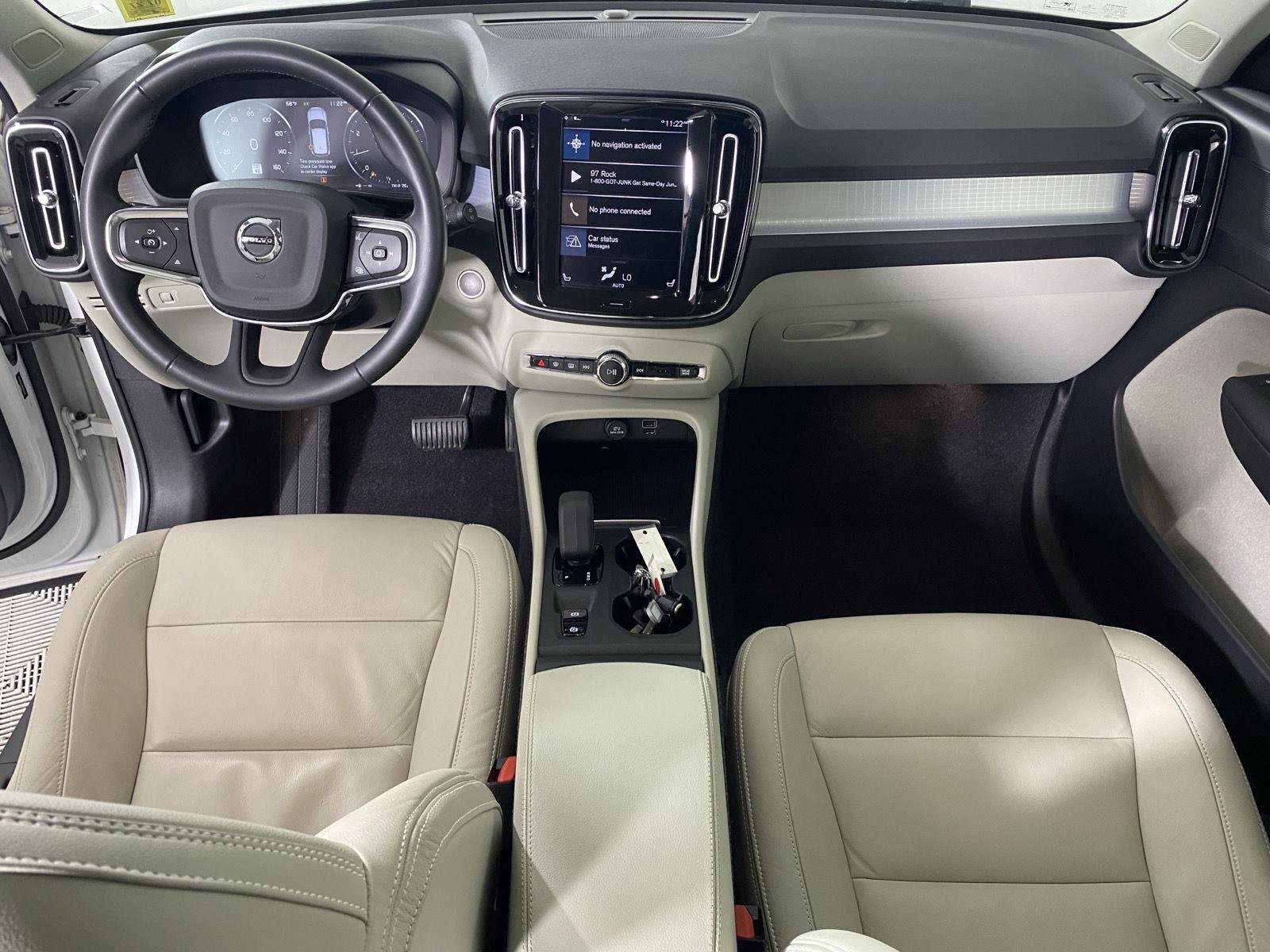 Used 2022 Crystal White Metallic Volvo Momentum image 24
