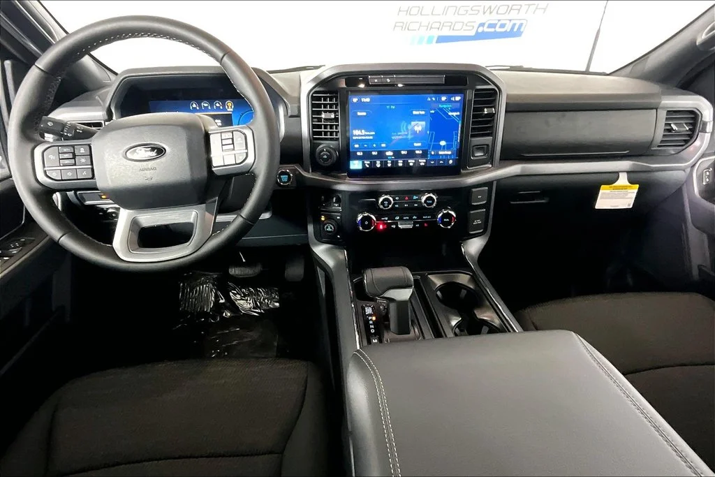 New 2025 Agate Black Metallic Ford XLT image 5