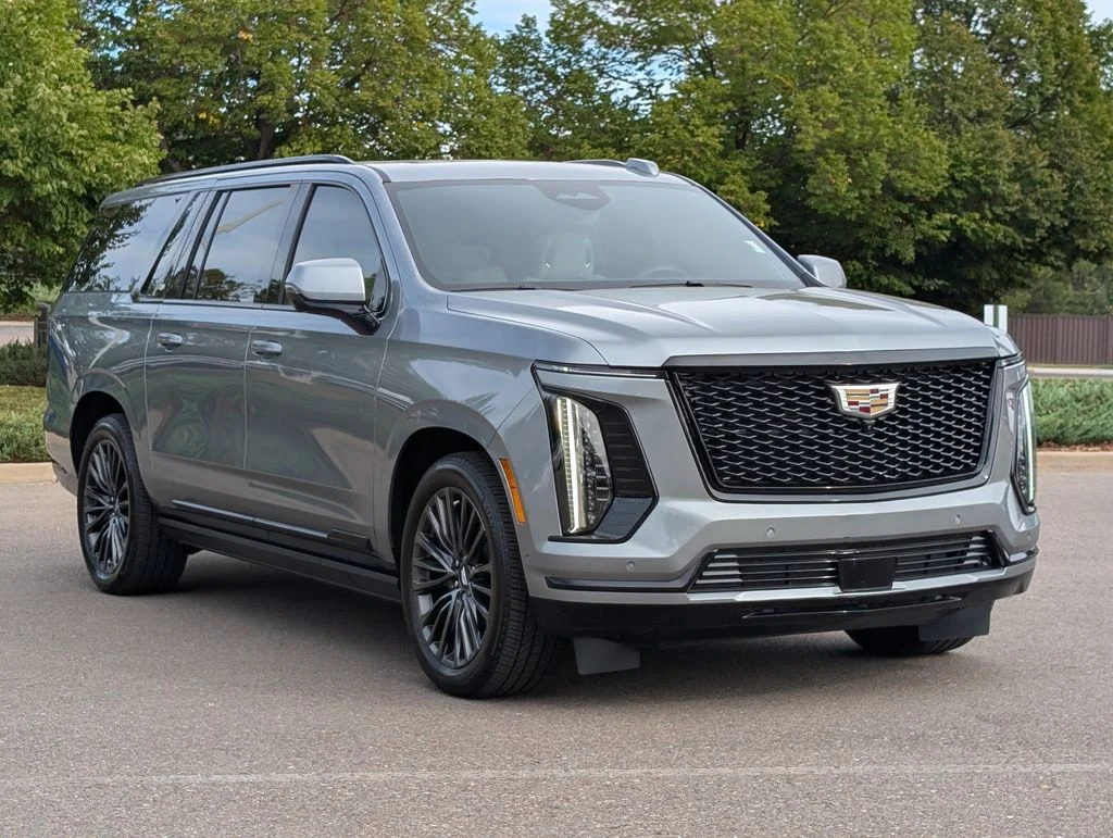 Used 2025 Silver Metallic Cadillac Sport Platinum image 6