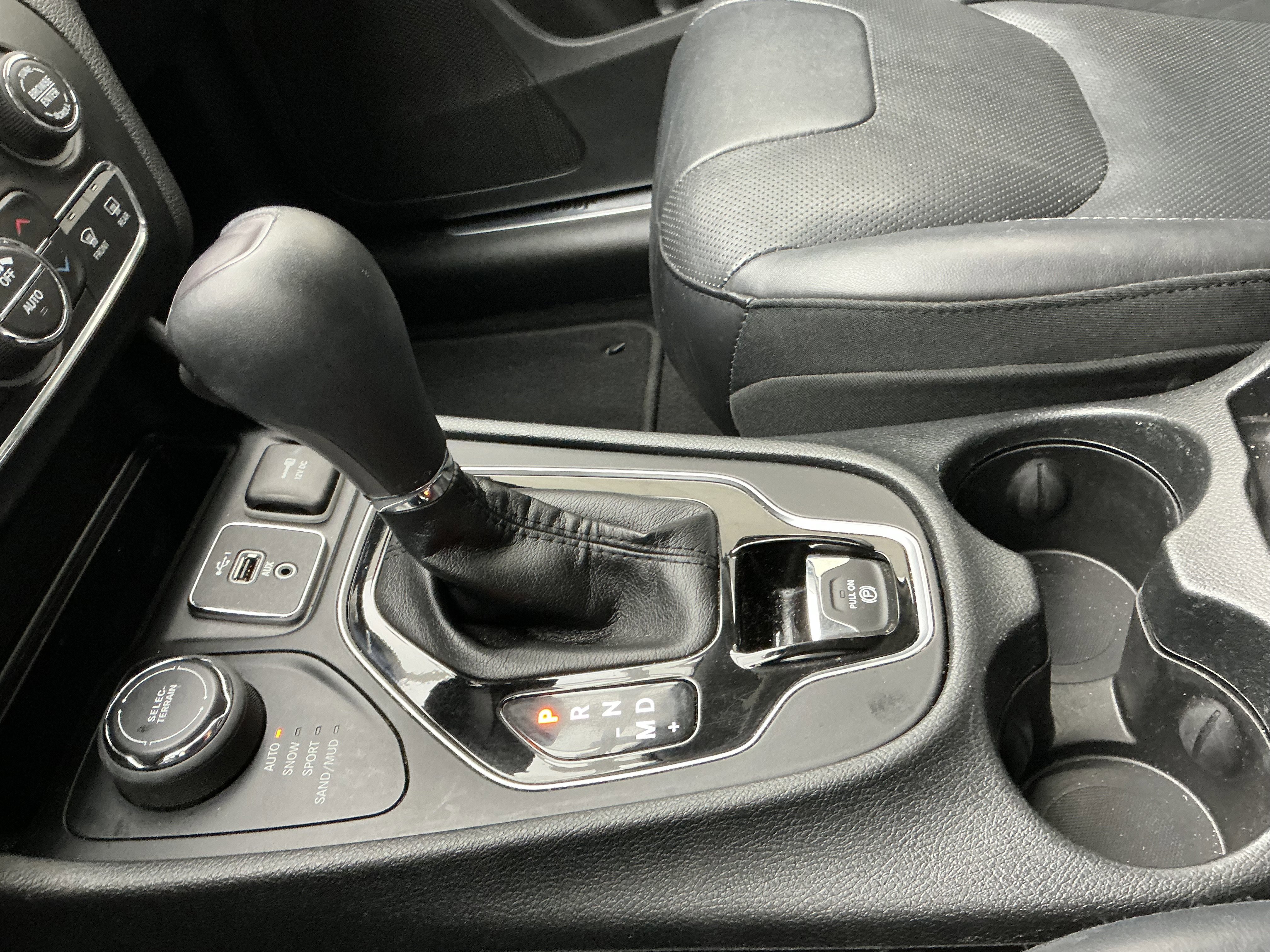 Used 2019 Bright White Clearcoat Jeep Limited image 13
