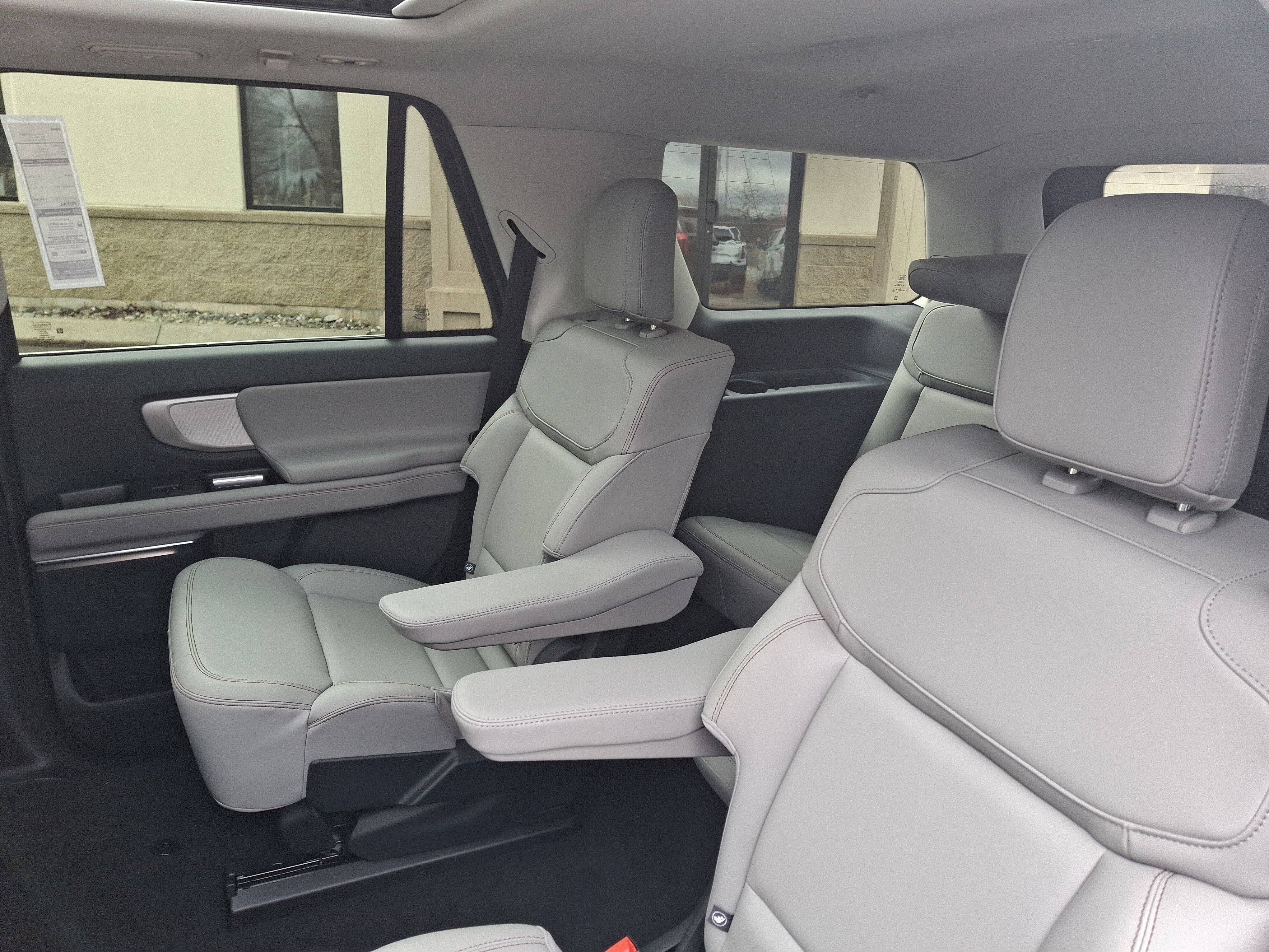 2025 Ford Expedition Active - Photo 13