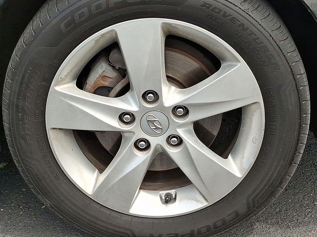 Used 2011 Black Hyundai GLS image 8