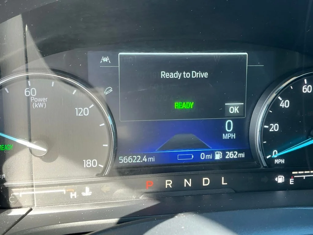 Used 2022 Gray Ford SE image 29