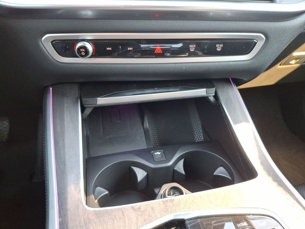 Used 2024 White BMW xDrive40i image 17