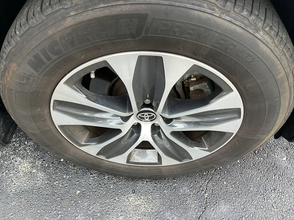 Used 2023 Wind Chill Pearl Toyota XLE image 3