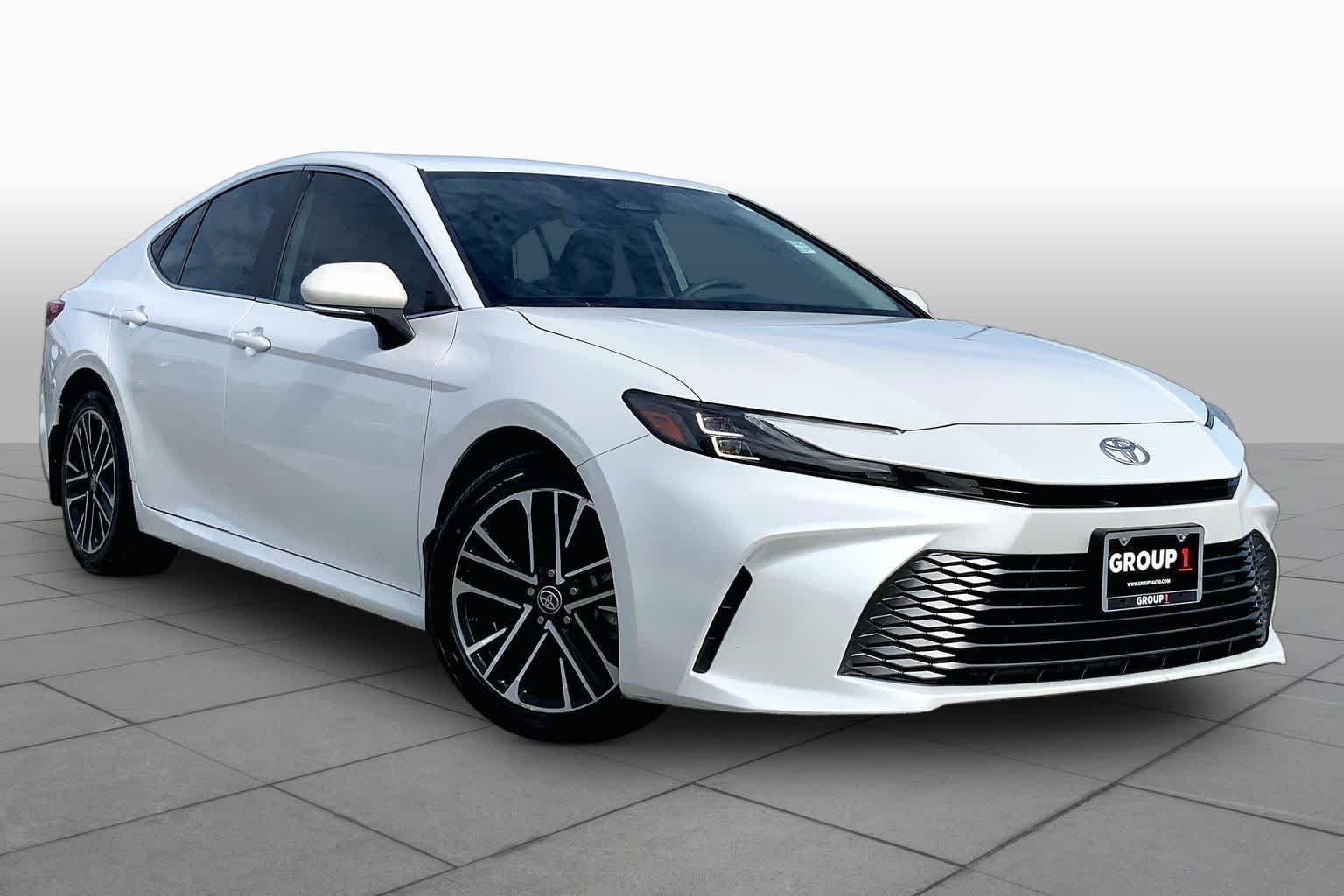 Used 2025 Wind Chill Pearl Toyota XLE image 3