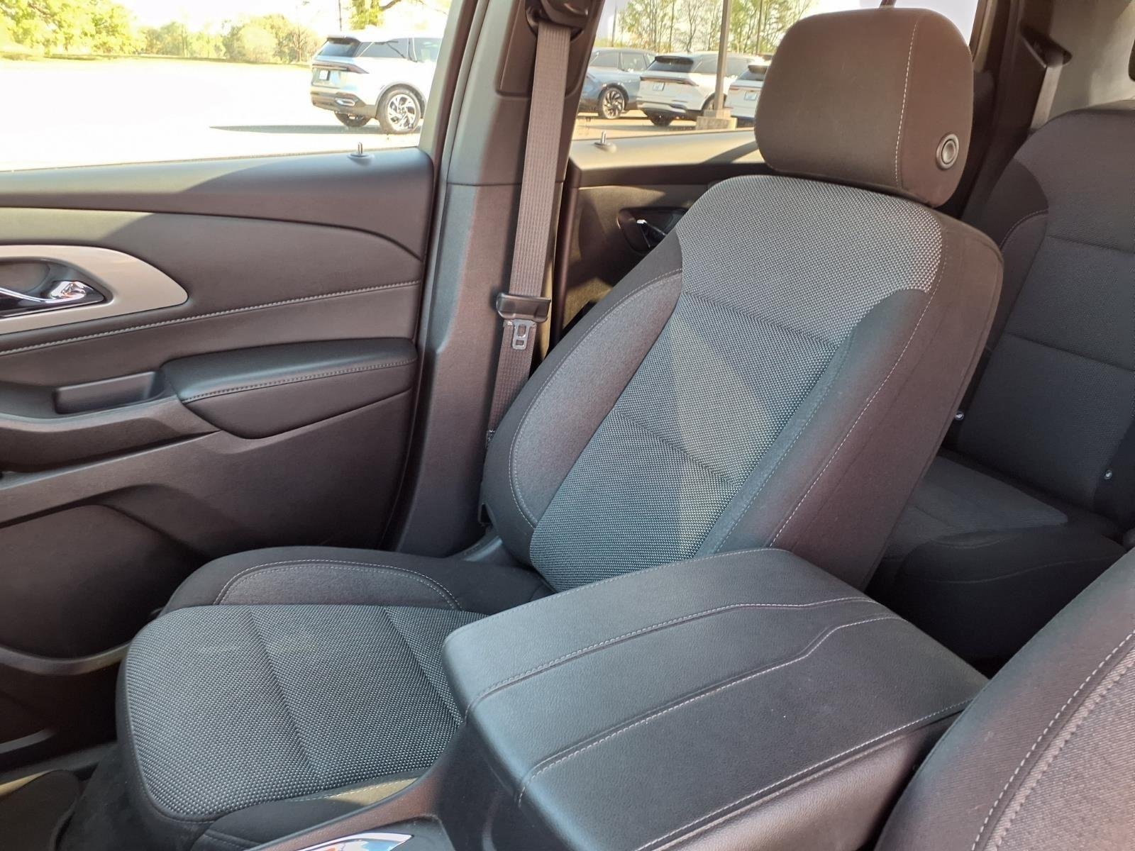 Used 2022 Silver Chevrolet LT Cloth image 21