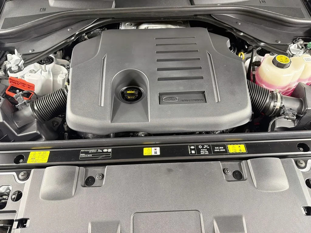 New 2026 Fuji White Land Rover SE image 33