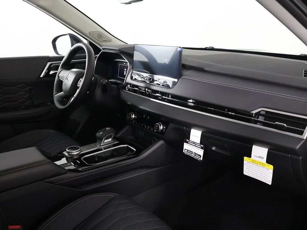 2025 Mitsubishi Outlander SEL - Photo 32