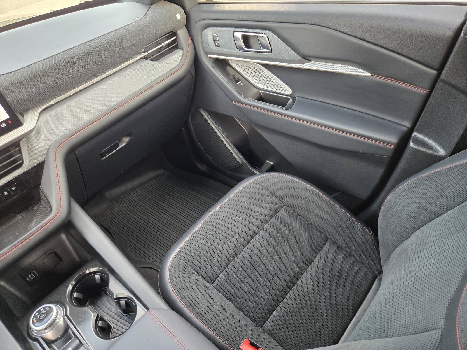 2026 Ford Explorer ST - Photo 16