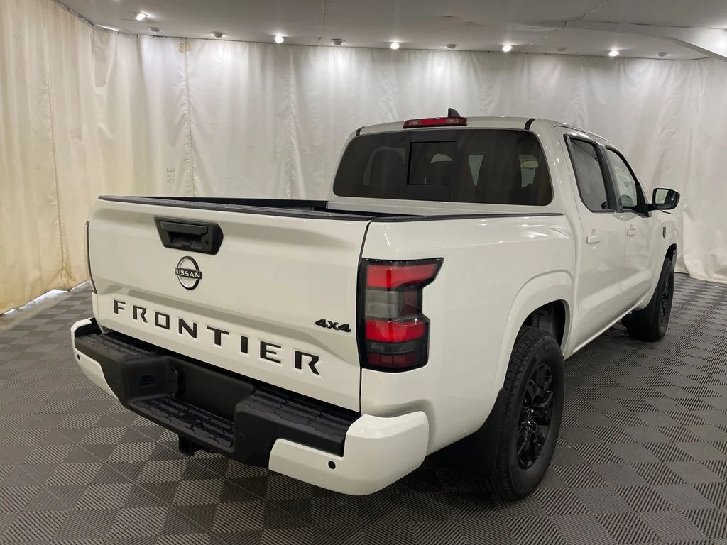 New 2026 Glacier White Nissan Crew Cab SV image 5