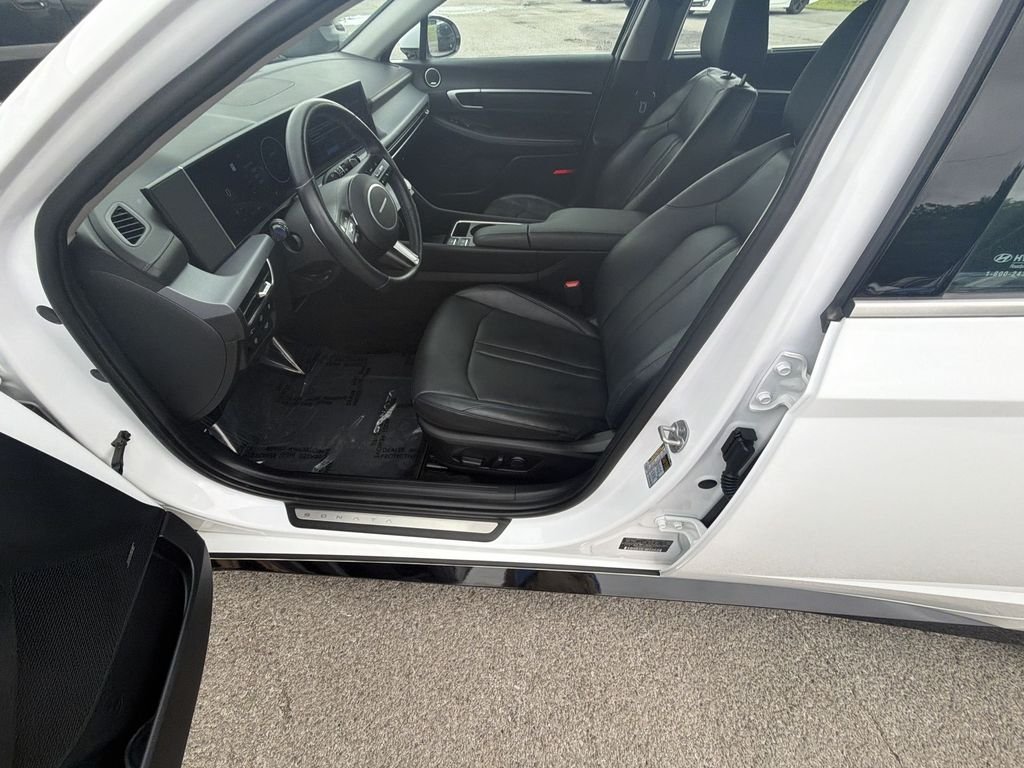 Used 2024 White Hyundai Limited image 12