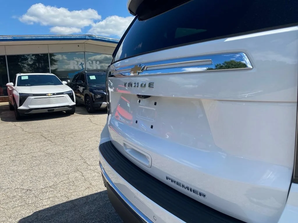 Used 2023 SUMMIT WHITE Chevrolet Premier image 34