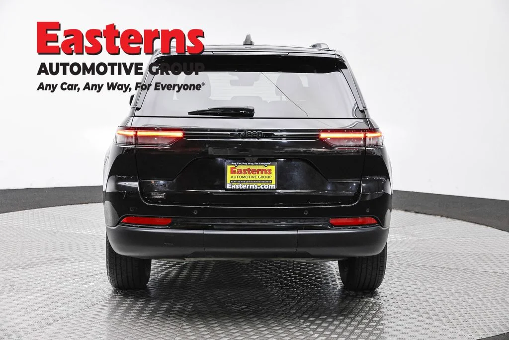 Used 2025 Black Jeep Altitude image 6