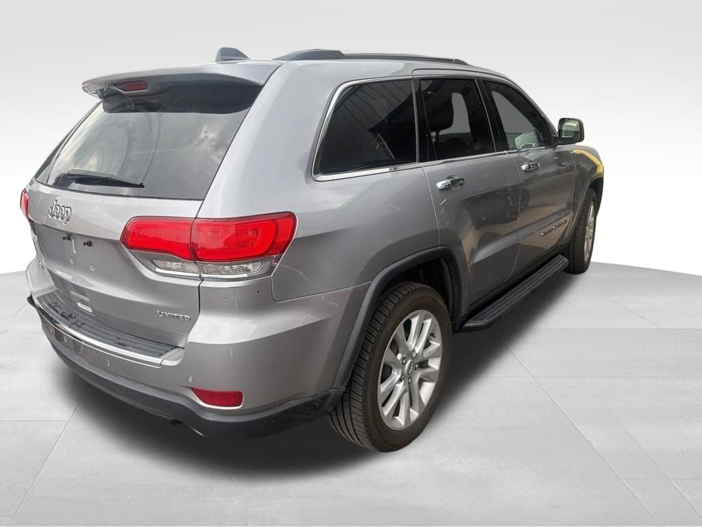 Used 2017 Silver Jeep Limited image 4