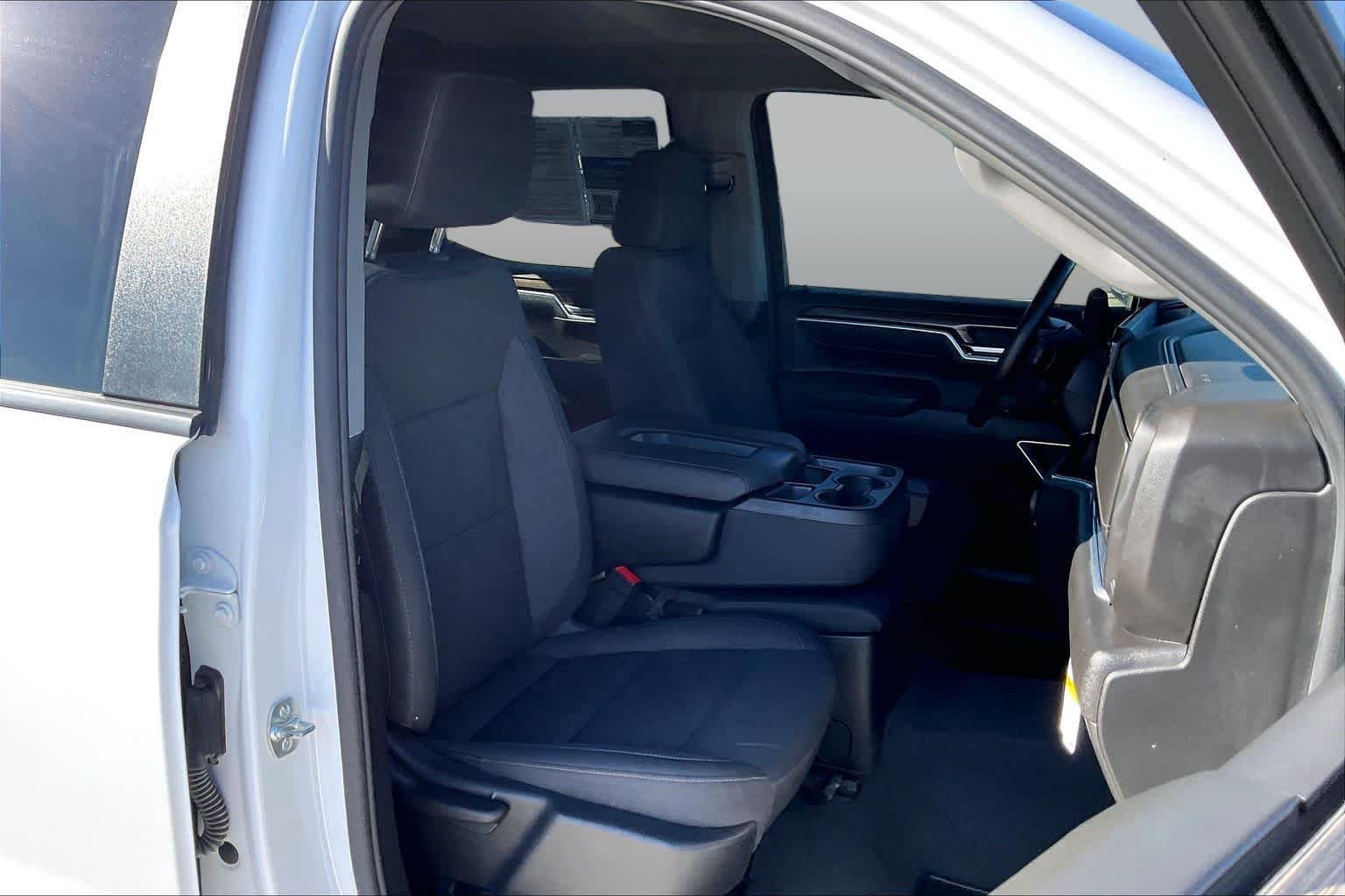 Used 2025 Summit White Chevrolet LT image 9